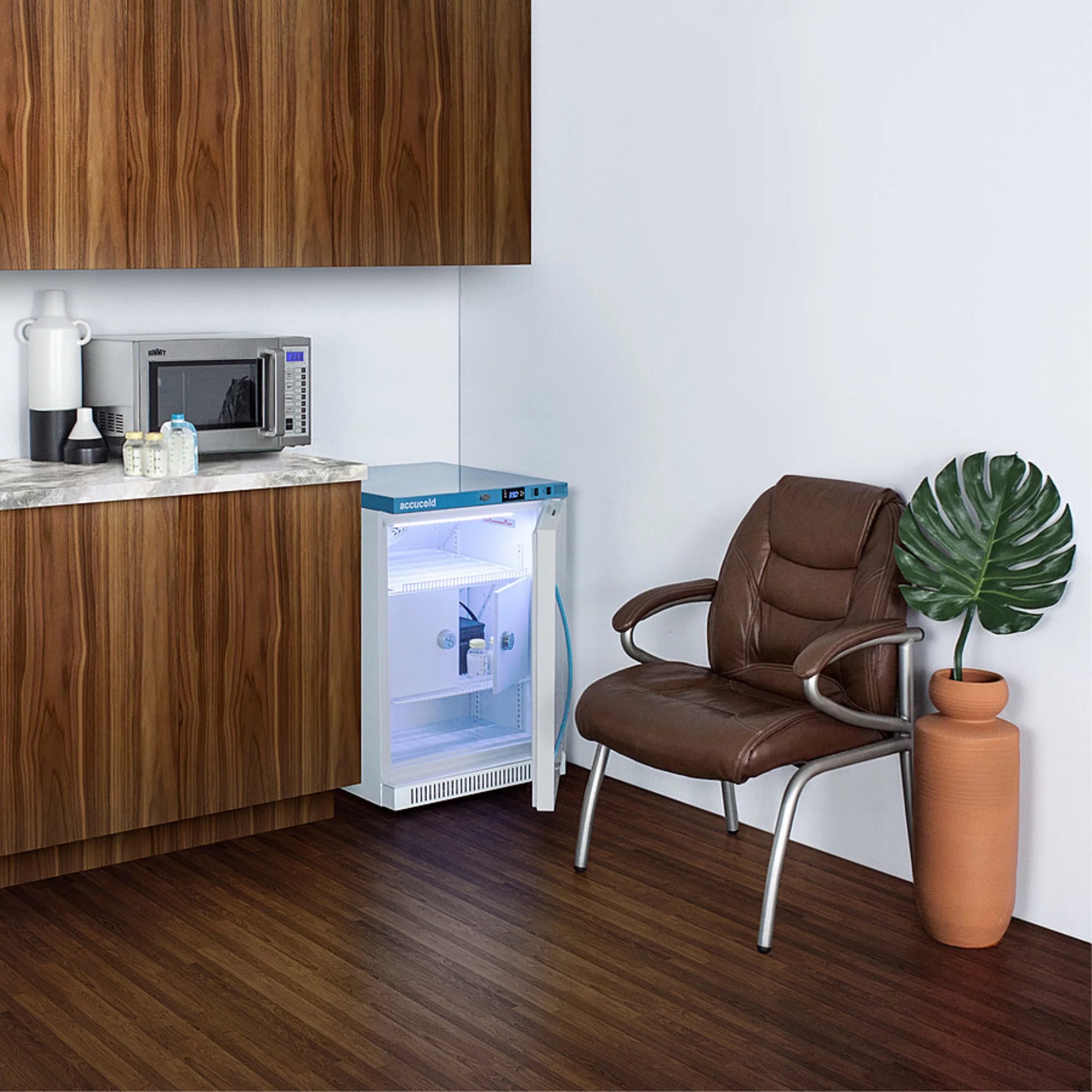 6 cu.ft. MOMCUBE breast milk refrigerator with interior lockers