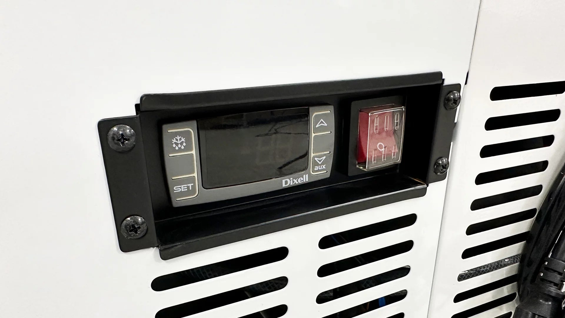 36" Deli Case Meat/Seafood Display Showcase Commercial Refrigerator Cooler Case for Restaurant display for merchandiser Stainless Steel Curved Glass DC92