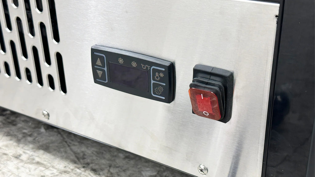 23 in. 4.2 Cu.Ft Countertop Refrigerator, Bakery Display Case, Commercial Refrigerator 23''x18.6''x22.5''