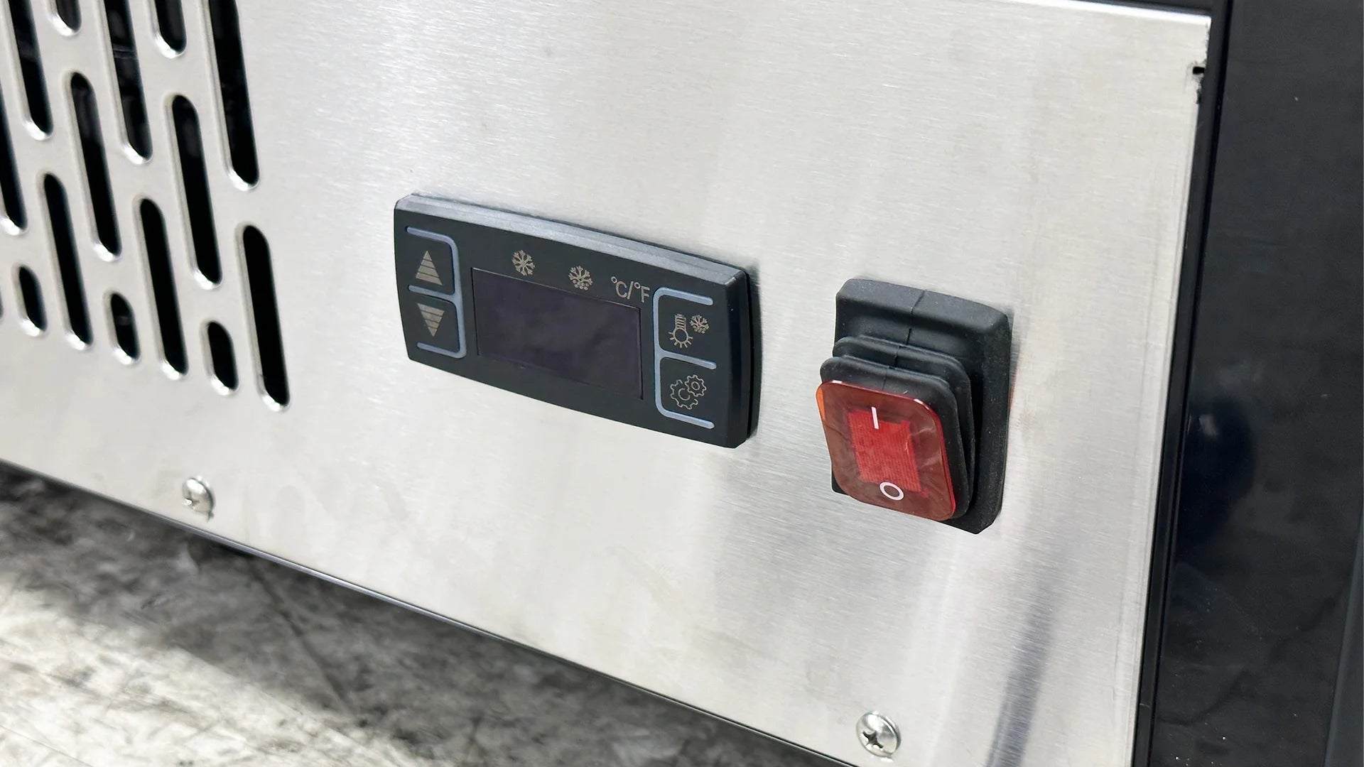 23 in. 4.2 Cu.Ft Countertop Refrigerator, Bakery Display Case, Commercial Refrigerator 23''x18.6''x22.5''