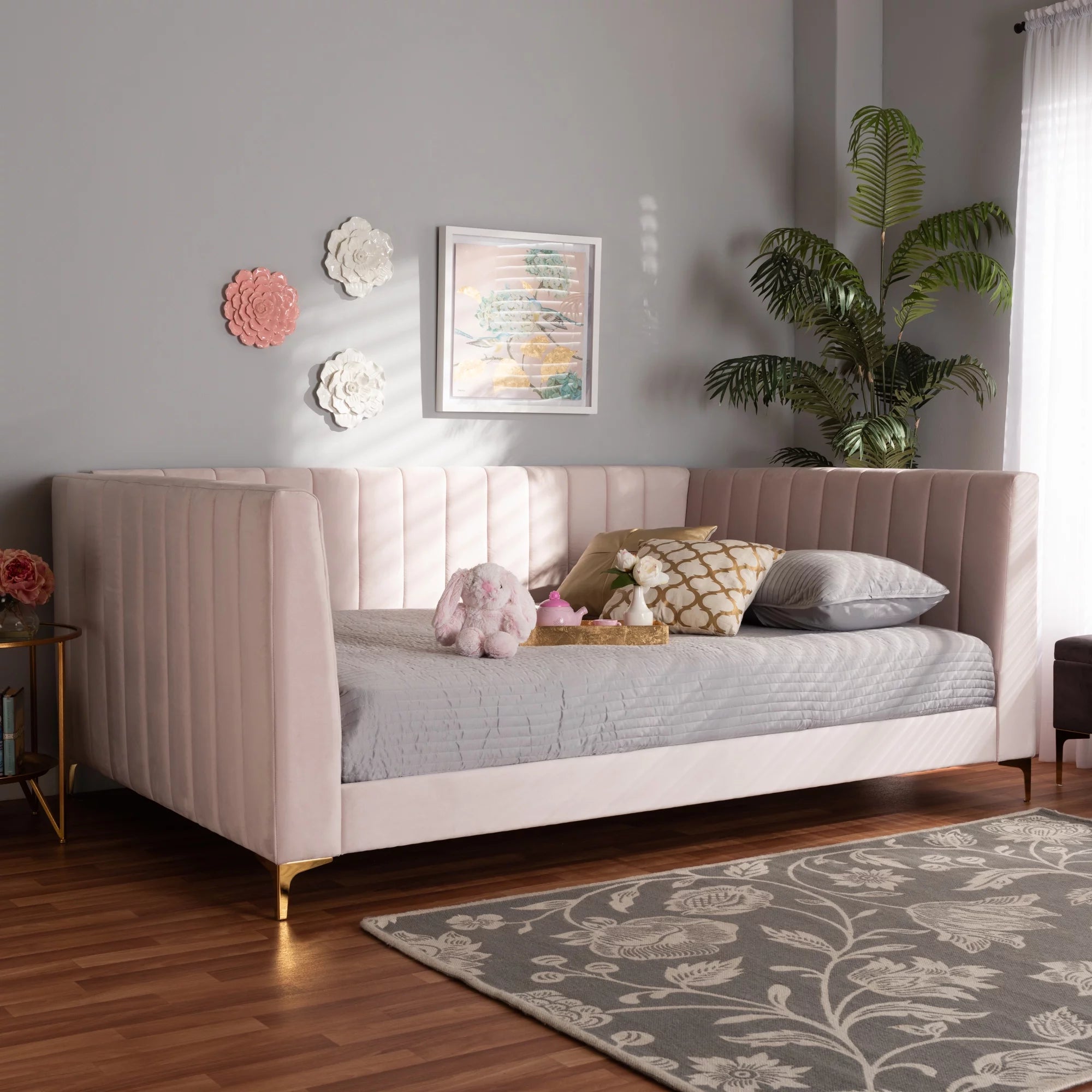 Baxton Studio Oksana Modern Contemporary Glam and Luxe Light Pink Velvet Fabric Upholstered and Gold Finished Queen Daybed