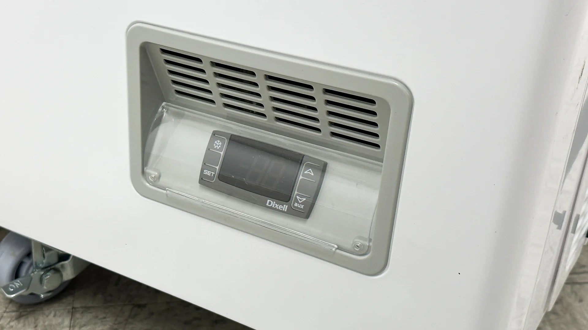 22 Cu.Ft. Chest Freezer, Deep Freezer with Top Open Two Door 83 in. Commercial ChestFreezer