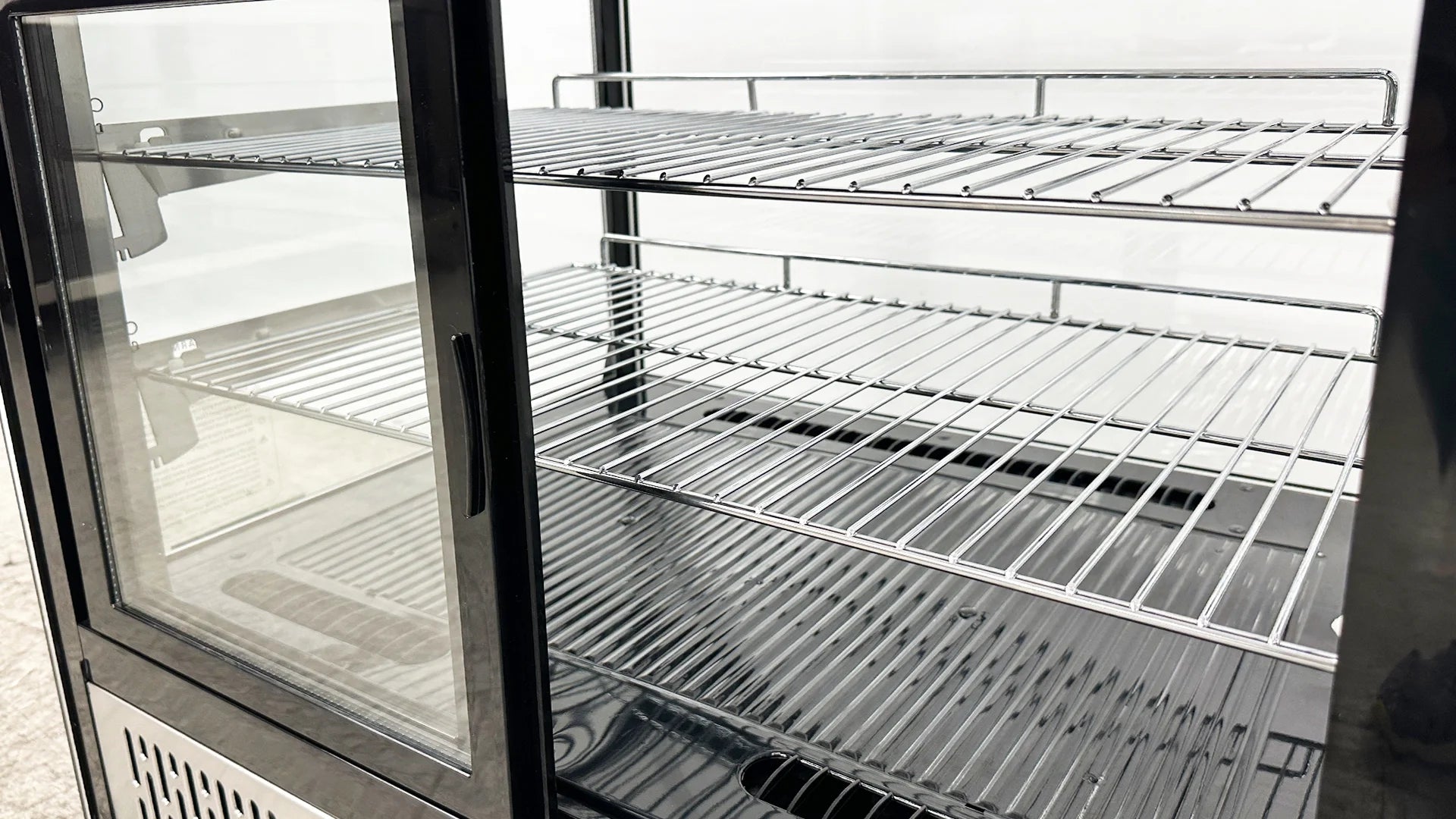 23 in. 4.2 Cu.Ft Countertop Refrigerator, Bakery Display Case, Commercial Refrigerator 23''x18.6''x22.5''