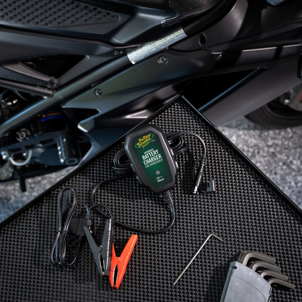 Battery Tender JR High Efficiency 800mA Battery Charger.