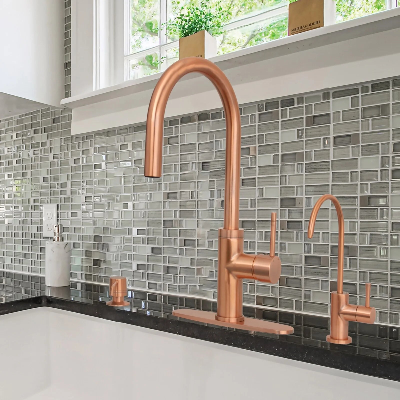 Akicon One-Handle Pull-Down Kitchen Faucet Copper Copper Finish