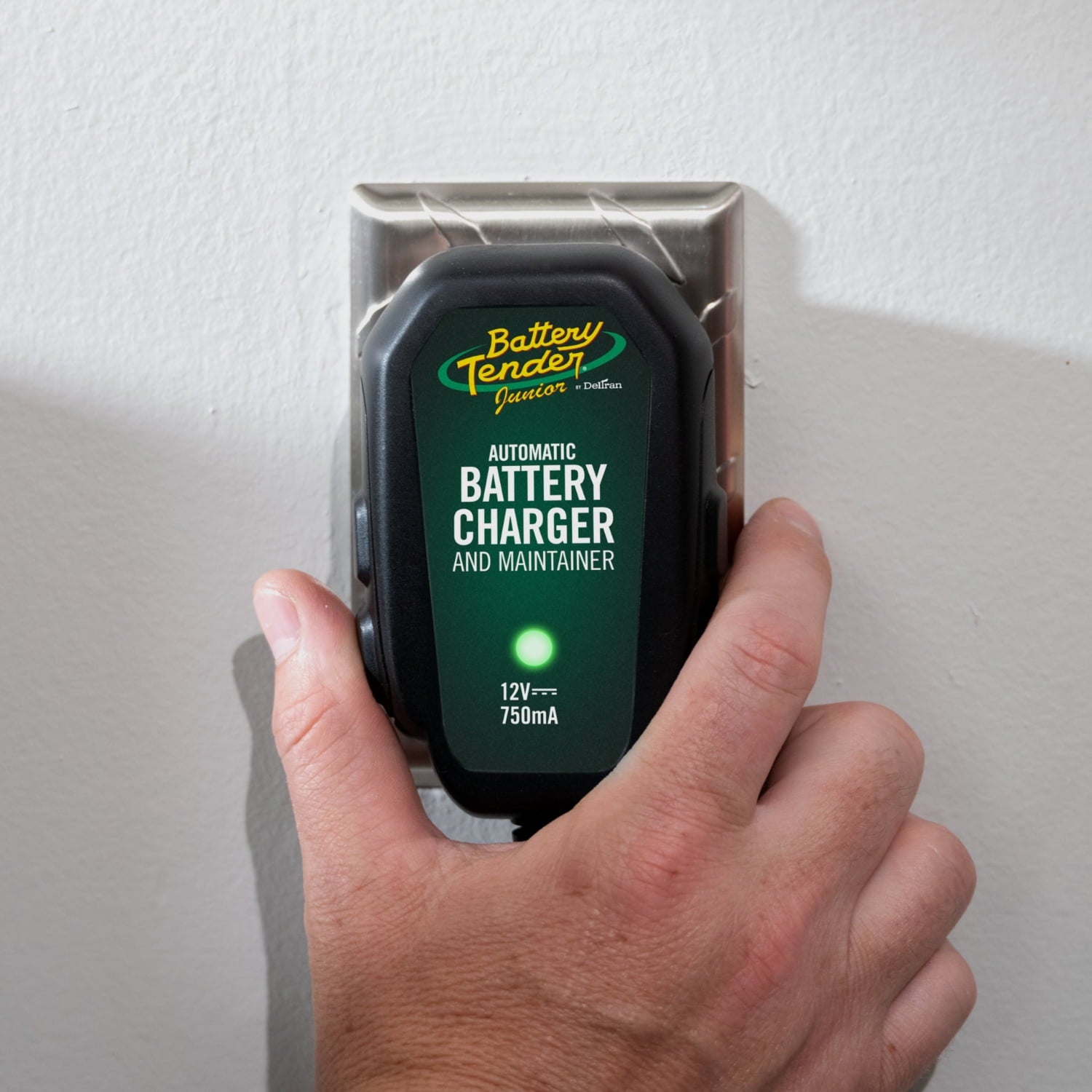 Battery Tender Junior 12V Charger and Maintainer: Automatic 12V Powersports Battery Charger and Maintainer for Motorcycle, ATVs, and More - Smart 12 Volt, 750mA Battery Float Chargers - 021-0123