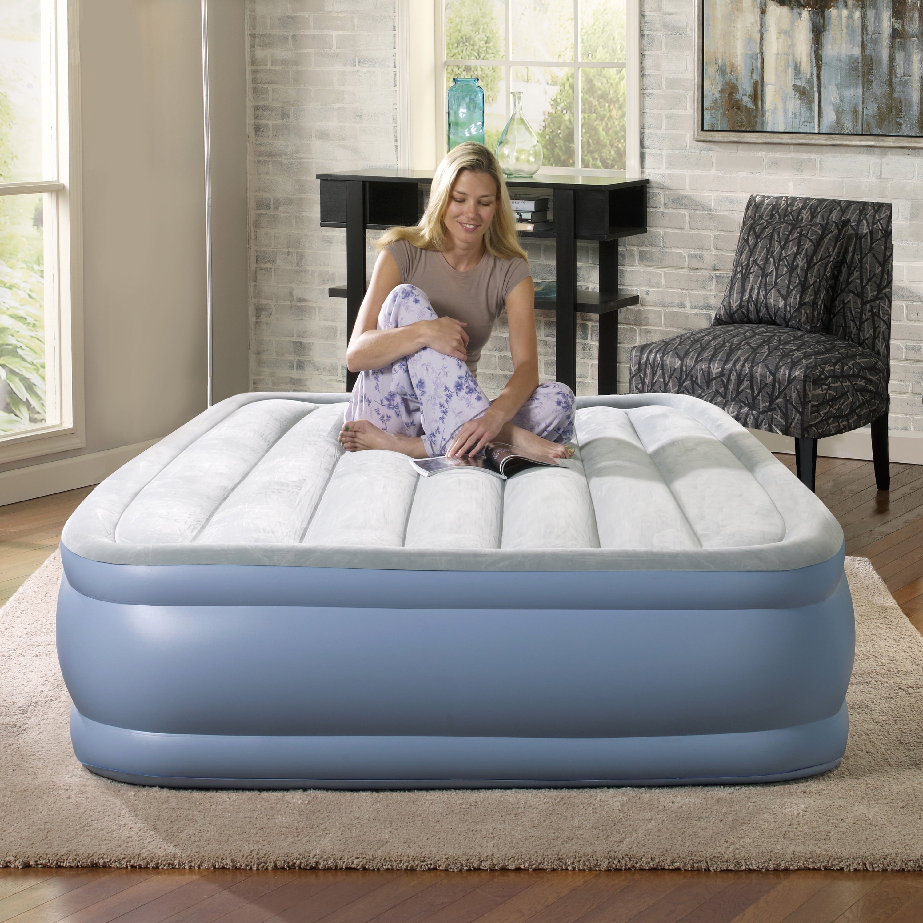 Beautyrest Hi Loft 17" Queen Air Bed Mattress, Raised Inflatable Blow-Up Bed, Powerful Pump, Adjustable Firmness