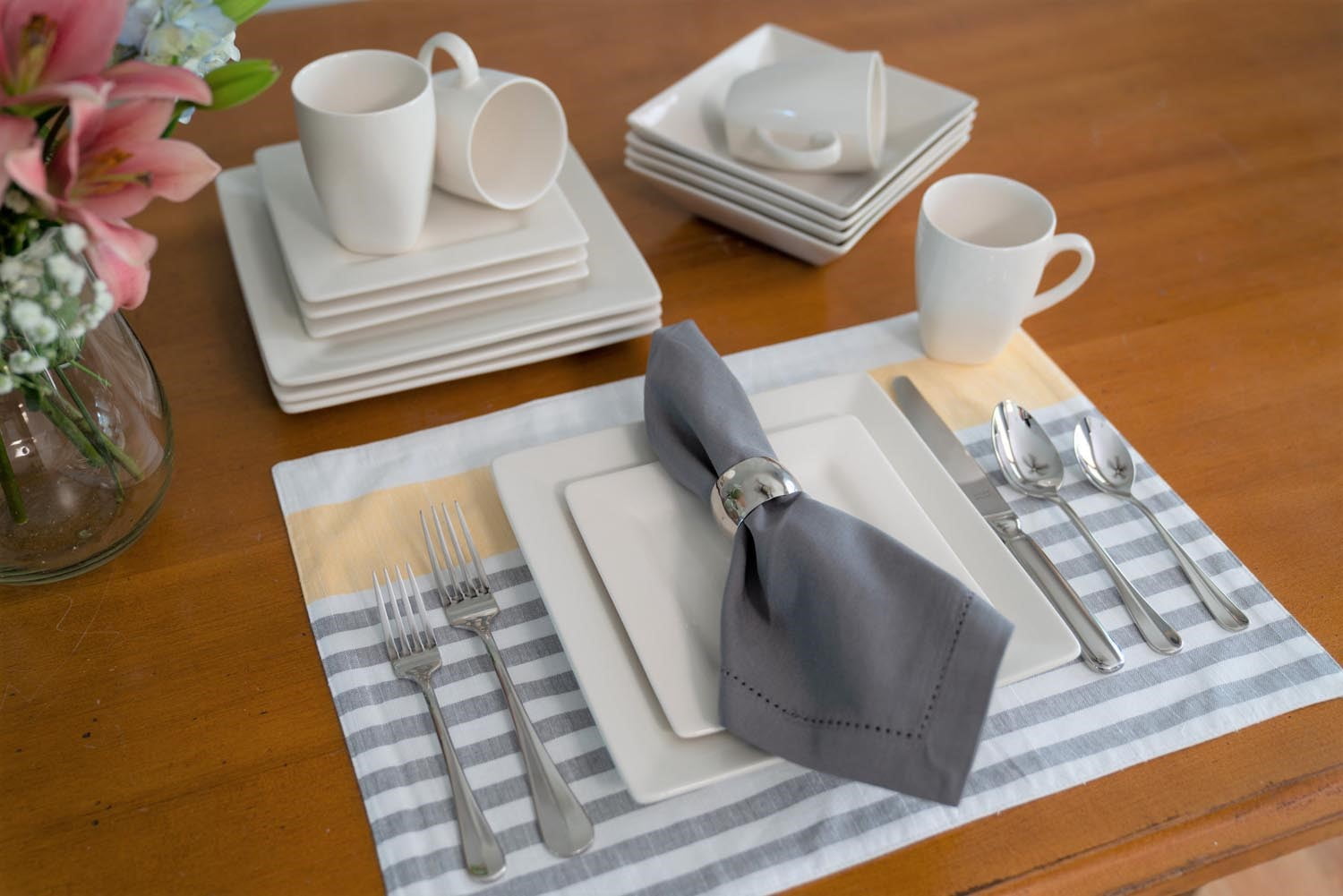 10 Strawberry Street Nova Square 16-Piece Stoneware Dinnerware Set, Black