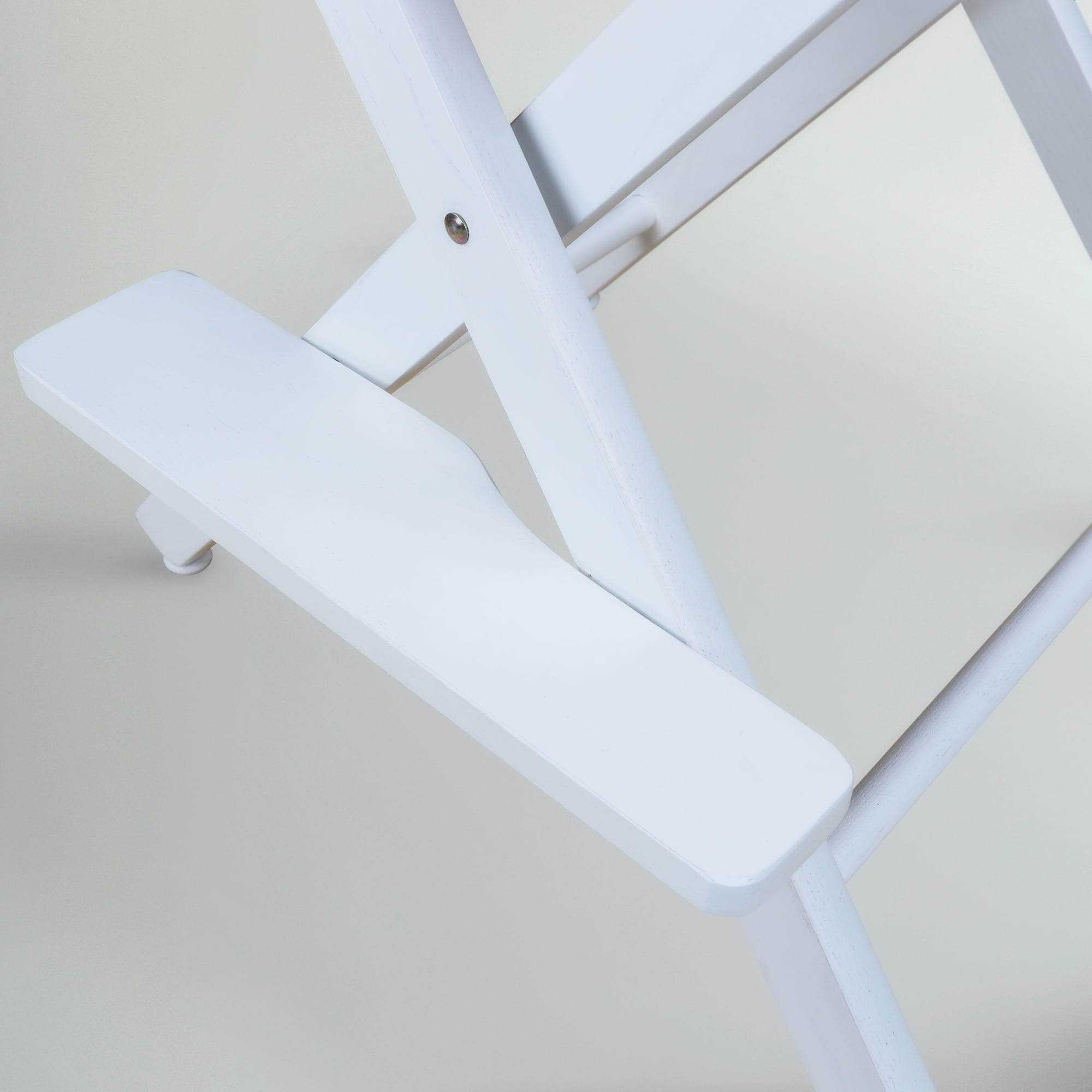 "24" Director's Chair White Frame-Purple Canvas"