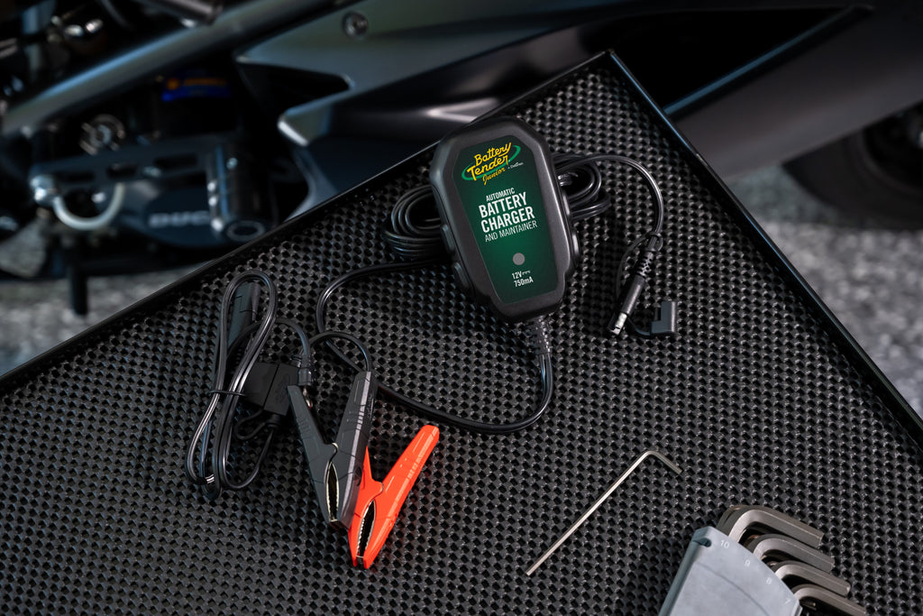 Battery Tender Junior 12V Charger and Maintainer: Automatic 12V Powersports Battery Charger and Maintainer for Motorcycle, ATVs, and More - Smart 12 Volt, 750mA Battery Float Chargers - 021-0123